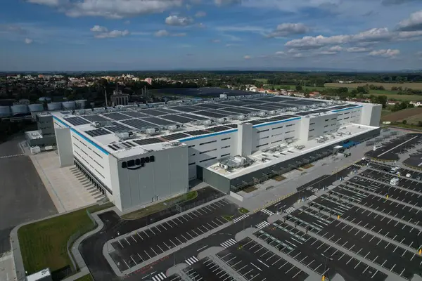 THE X CORP CENTRE DISTRIBUTION